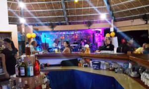 How to experience the nightlife and entertainment in Dumaguete?